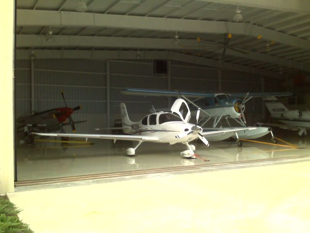 Cirrus SR-22 (N622DM)