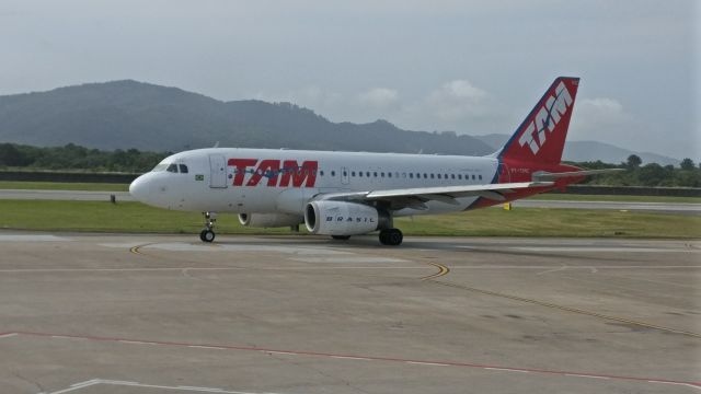 Airbus A319 (PT-TMC) - Prepare to Tako-off