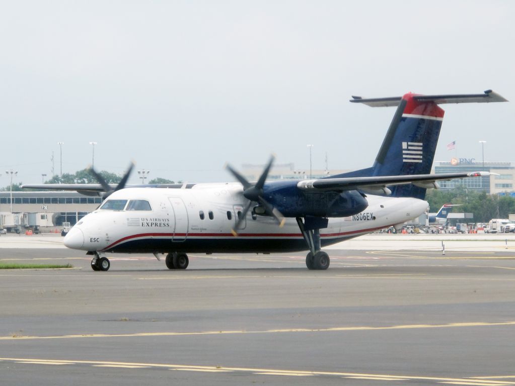 de Havilland Dash 8-100 (N806EX) - A busy day at Philly.