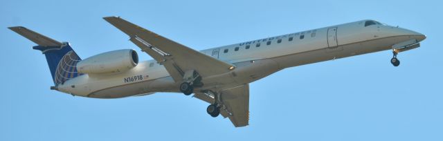 Embraer ERJ-135 (N16918)