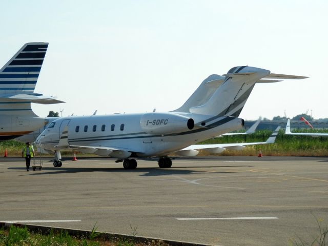 Bombardier Challenger 300 (I-SDFC)