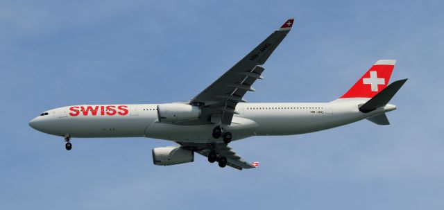 Airbus A330-300 (HB-JHG)