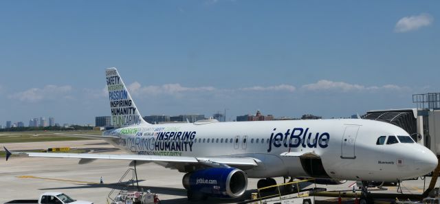 Airbus A320 (N598JB)