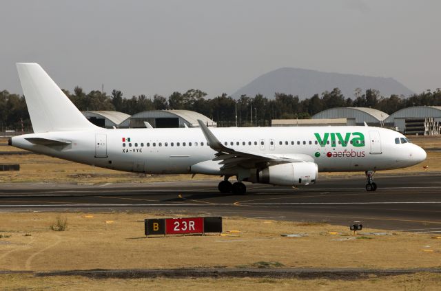 Airbus A320 (XA-VYE) - Viva Aerobus / Airbus A320-232 / MSN 7100 / XA-VYE / MMMX 03/2023
