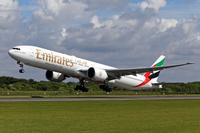 BOEING 777-300ER (A6-EGU) - EK22 departs to Dubai, a B77W replacing the usual A380 for a few weeks.