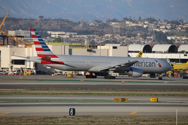 BOEING 777-300ER (N736AT)