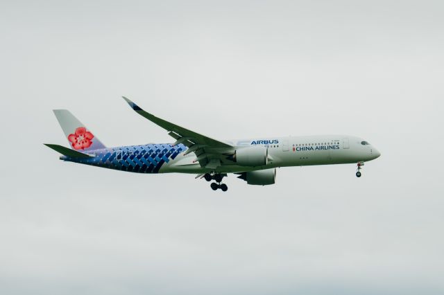 Airbus A350-900 (B-18918) - CAL 24 on final, about to land on RWY 26R