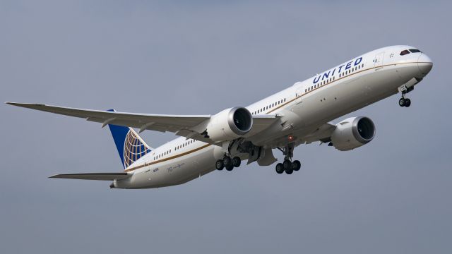 BOEING 787-10 Dreamliner (N12006) - United 787-10 climbing out off 15R KIAH.