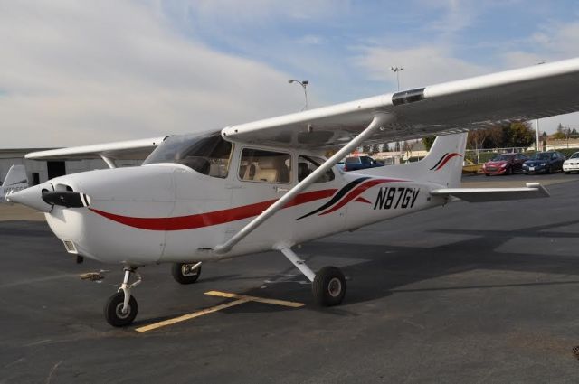 Cessna Skyhawk (N87GV)