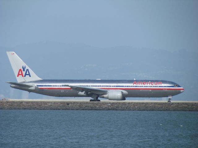 BOEING 767-300 (N371AA)