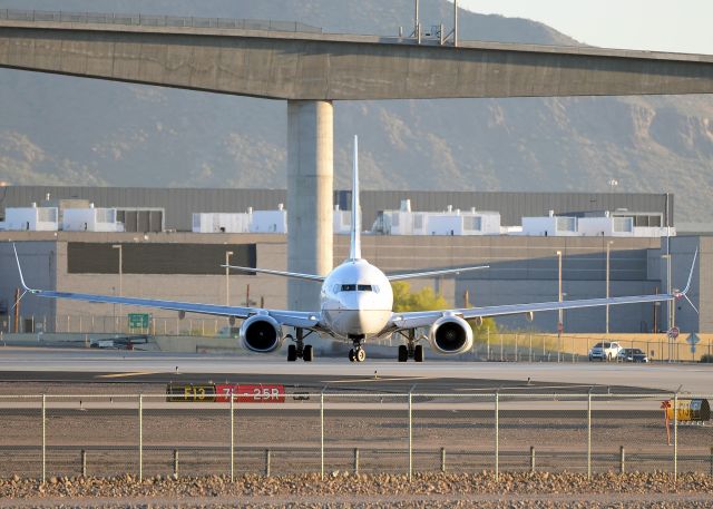 Boeing 737-800 (N16217)