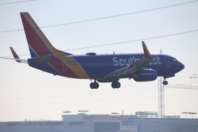 Boeing 737-700 (N718SW)