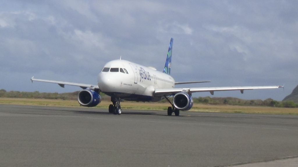 Airbus A321 (N984JB)