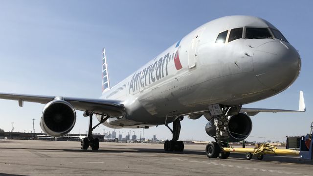 Boeing 757-200 (N206UW)