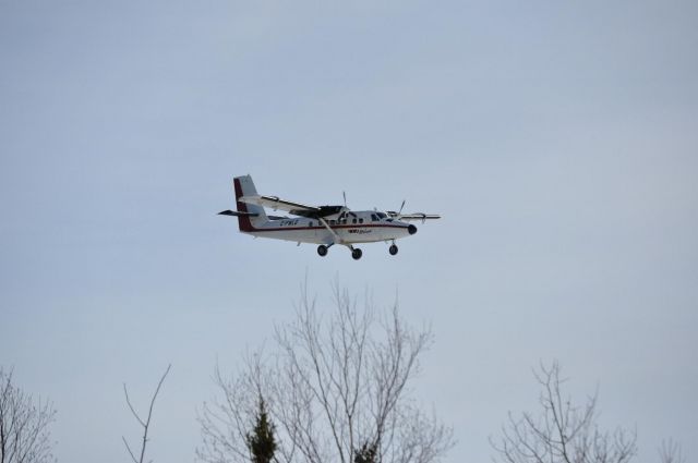 De Havilland Canada Twin Otter (C-FWLG) - 1980 DHC-6 300 S/N 731 final approach to runway 26 CYYR