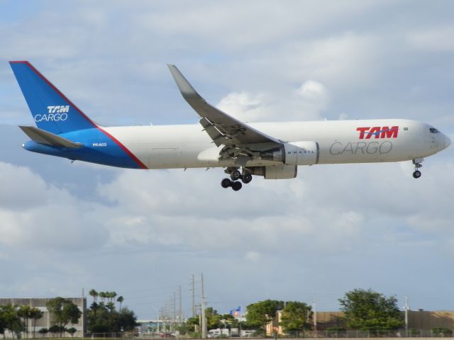 BOEING 767-300 (PR-ACO)