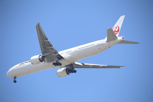 BOEING 777-300ER (JA741J)