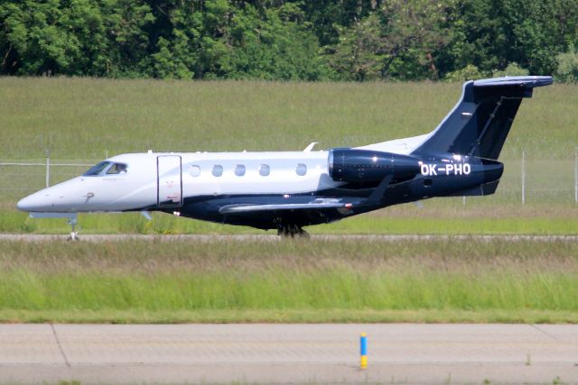 Embraer Phenom 300 (OK-PHO) - Landing on rwy 22 on 22-May-23 arriving from LEMG.