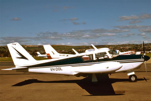 VH-DOL — - PIPER PA-24-250 COMANCHE - REG : VH-DOL (CN 24/1333) - PARAFIELD AIRPORT ADELAIDE SA. AUSTRALIA - YPPF (18/9/1987)