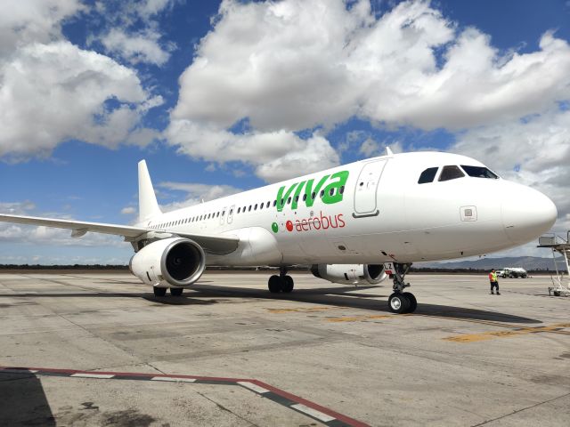 Airbus A320 (9H-MLZ)
