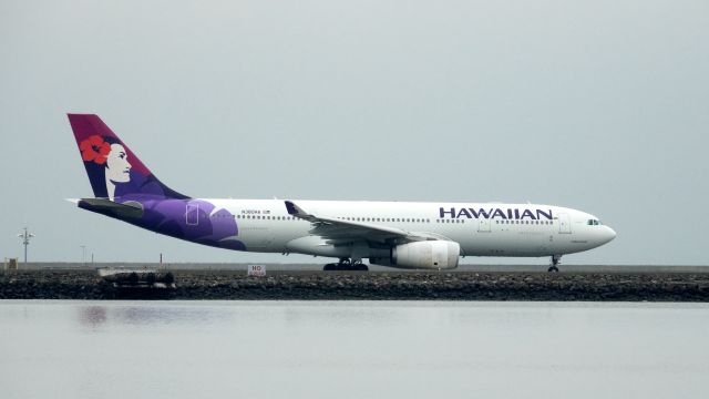 Airbus A330-200 (N380HA)