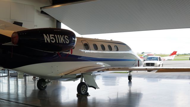 Embraer Phenom 300 (N511KS)