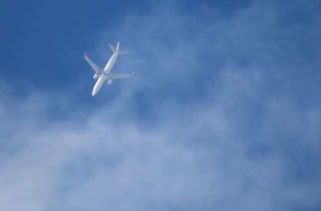 Boeing 737-800 (VH-YIZ) - Velocity sixty-nine climbing through 18000FT on her way to WADD.