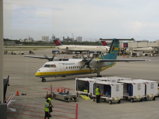 de Havilland Dash 8-100 (C6-BFG)