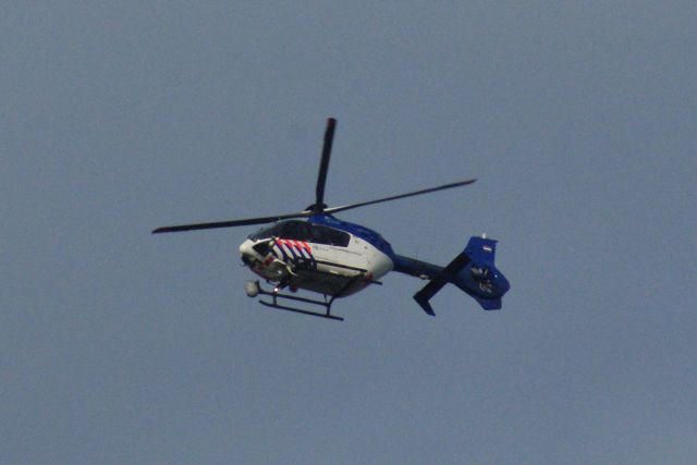 — — - politie helicopter