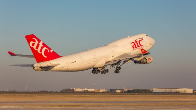 Boeing 747-200 (ER-BAM)