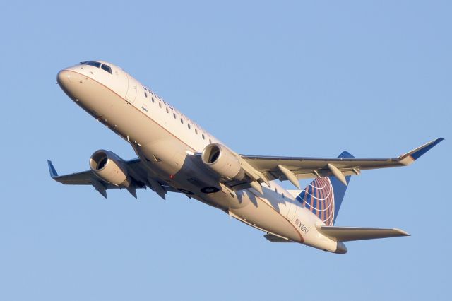 Embraer 170/175 (N109SY) - 30L departure.