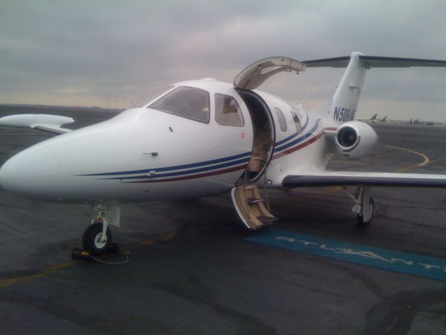 Eclipse 500 (N509JA) - Ready to board...