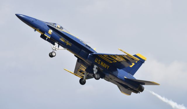 McDonnell Douglas FA-18 Hornet (16-3451) - Airventure 2017