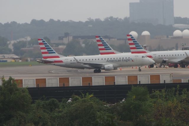 Embraer 170/175 (N412YX)