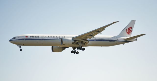 Boeing 777-200 (B-2085)