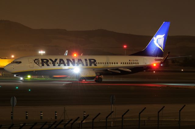 Boeing 737-700 (EI-FEG)