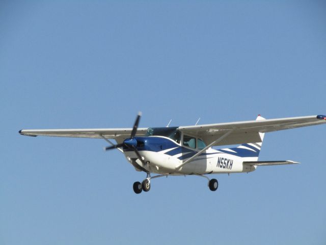 Cessna Skylane RG (N55KH) - Landing RWY 24