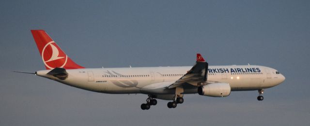 Airbus A330-300 (TC-JNO)