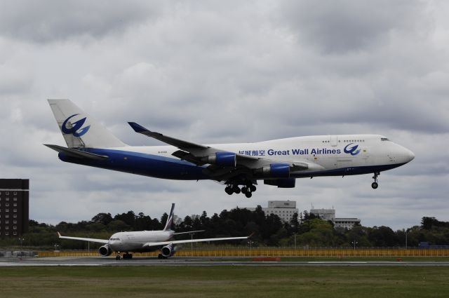 Boeing 747-400 (B-2430) - Final Approach to NRT Airport R/W16R on 2012/04/30