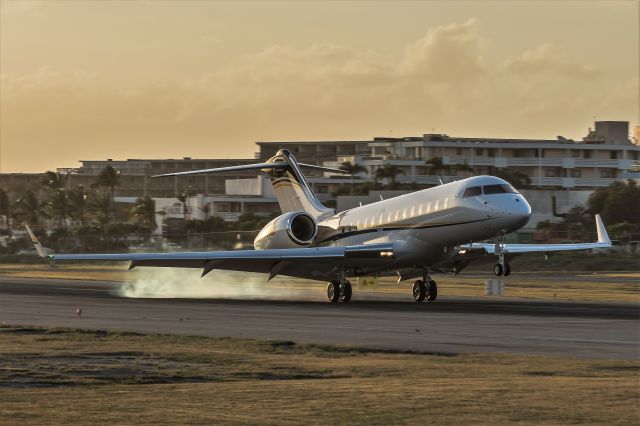 Bombardier Global 5000 (N886BP)