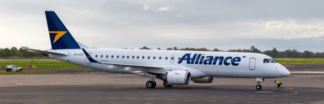 Embraer ERJ-190 (VH-UYZ)