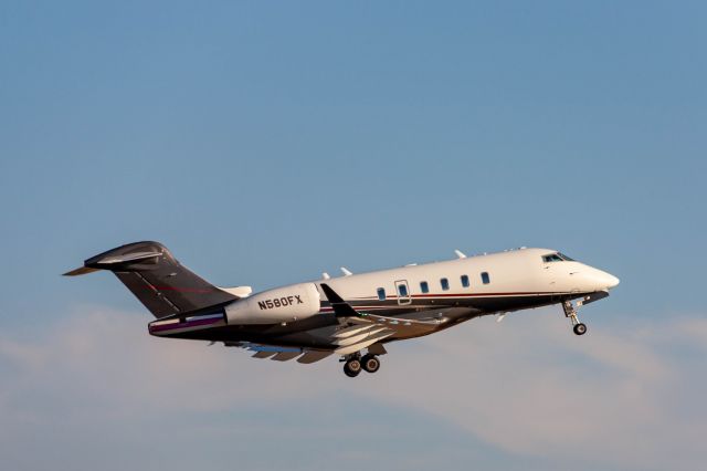 Canadair Challenger 350 (N580FX)