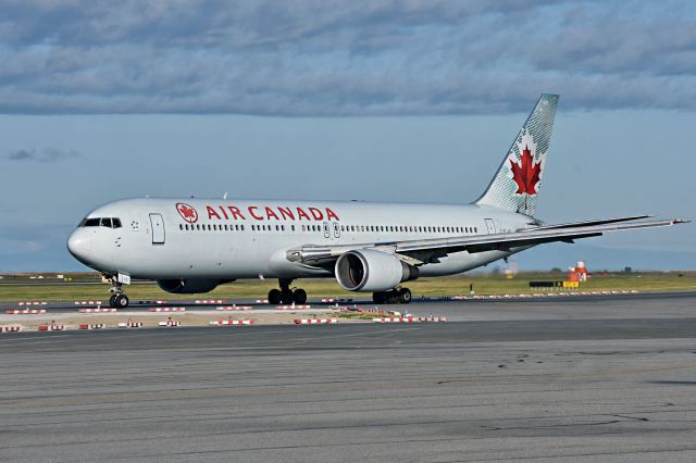 BOEING 767-300 (C-FCAB)