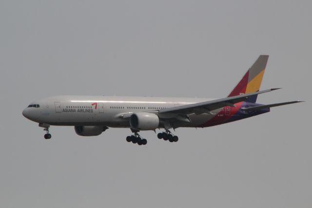 Boeing 777-200 (HL7579)