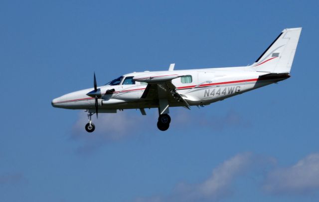 Piper Cheyenne 2 (N444WG) - On final is this 1981 Piper Cheyenne 2 Twin Turbo-Prop in the Autumn of 2018.