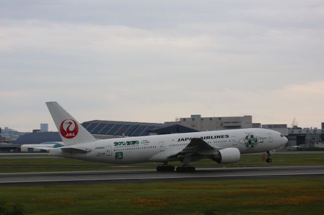 Boeing 777-200 (JA8984)