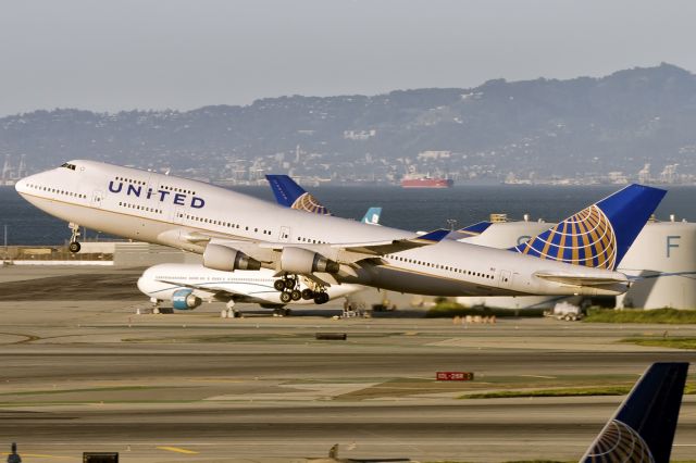 Boeing 747-400 (N105UA) - 24th March, 2016