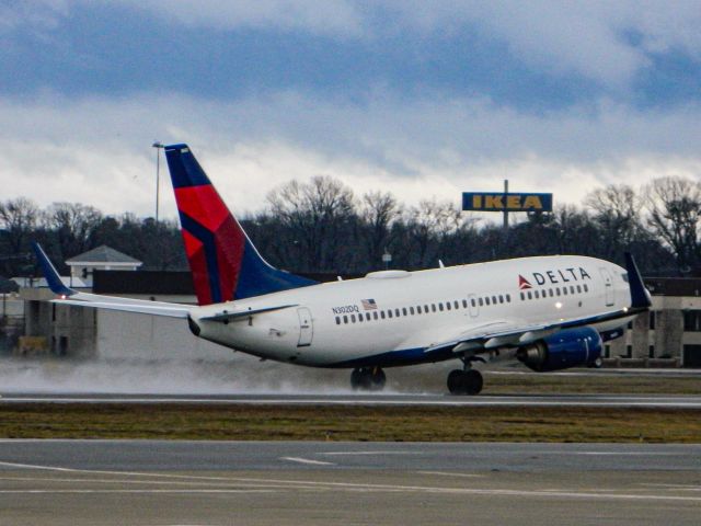 Boeing 737-700 (N302DQ)