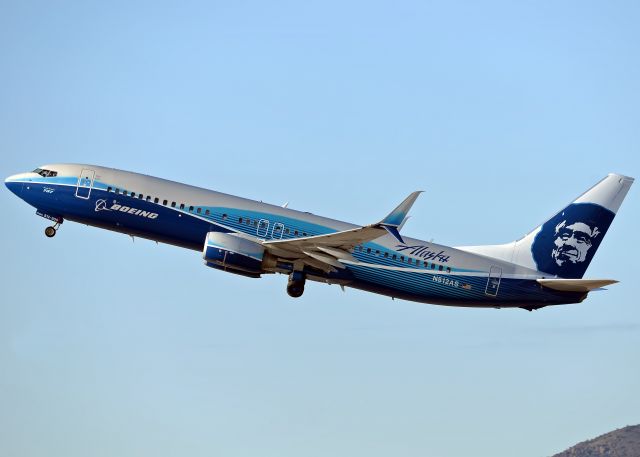 Boeing 737-800 (N512AS)