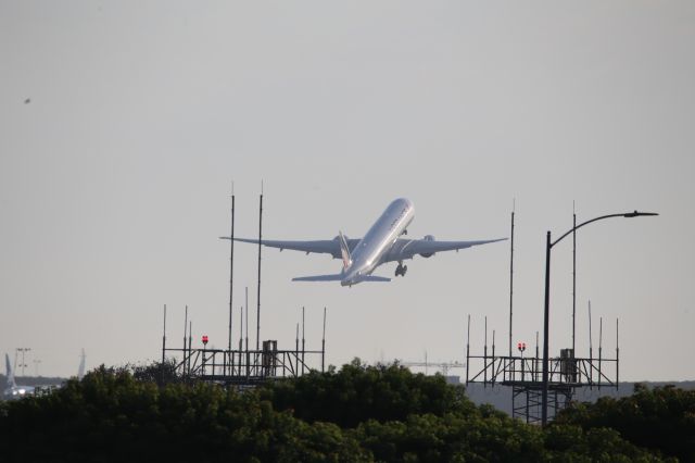 BOEING 777-300ER (F-GSQJ)